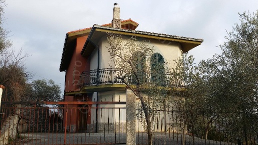 Foto Villa unifamiliare a Ranzo di 200 m² con 4 locali in vendita