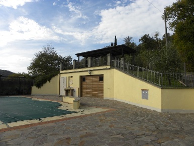 Foto Villa unifamiliare in Talla, Talla Centro di 100 m² con 6 locali