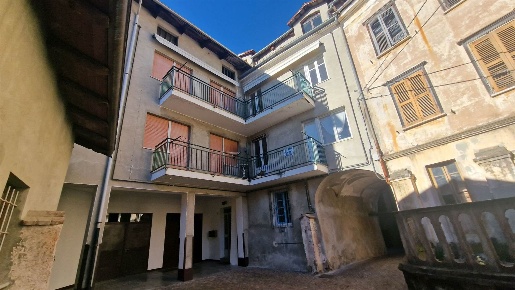 Foto Appartamento in Via Moncalvo 2, Sostegno Centro di 85 m² con 4 locali