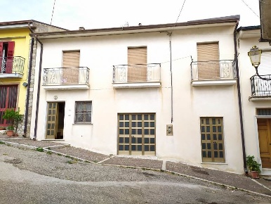 Foto Appartamento in via pace, Villamaina di 104 m² con 6 locali in vendita