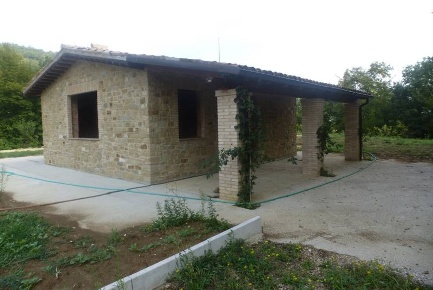 Foto Villa unifamiliare a Serrapetrona Centro di 110 m² con 5 locali