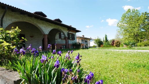 Foto Villa unifamiliare a Sant'Agata Fossili Centro di 283 m² con 12 locali