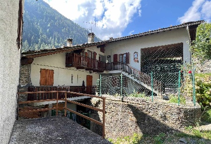 Foto Appartamento in Frazione Dogier  3, Champorcher Chateau di 354 m²