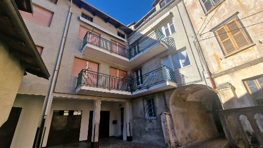 Foto Appartamento in Via Moncalvo 2, Sostegno Centro di 85 m² con 4 locali