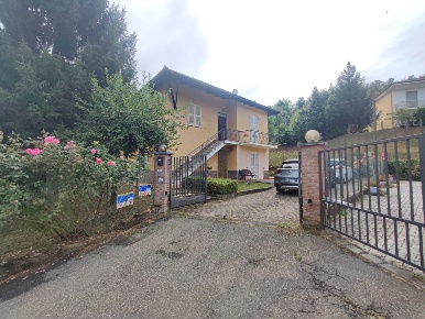 Foto Villa unifamiliare a Garbagna Centro di 94 m² con 4 locali in vendita