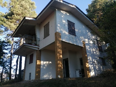 Foto Villa unifamiliare a Bajardo di 120 m² con 6 locali in vendita