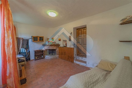Foto Appartamento a Apricale Centro di 70 m² con 4 locali in vendita