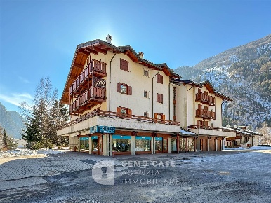 Foto Appartamento in Via Leonardi 7, Campodolcino Centro di 71 m²