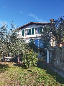 Foto Villa unifamiliare a Seborga di 560 m² con 10 locali in vendita