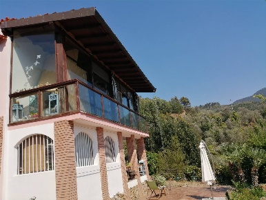 Foto Villa unifamiliare a Perinaldo di 100 m² con 3 locali in vendita