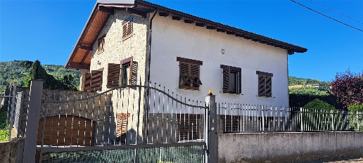 Foto Villa unifamiliare a Monastero Bormida di 180 m² con 12 locali