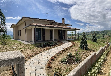 Foto Villa unifamiliare a Tavoleto di 220 m² con 7 locali in vendita