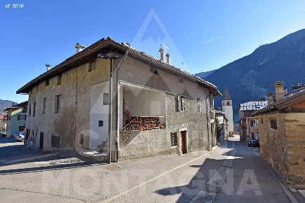 Foto Appartamento a Croviana Centro di 104 m² con 5 locali in vendita