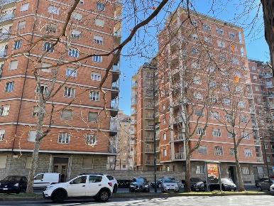 Foto Appartamento in CSO G. FERRARIS, Torino di 105 m² con 4 locali