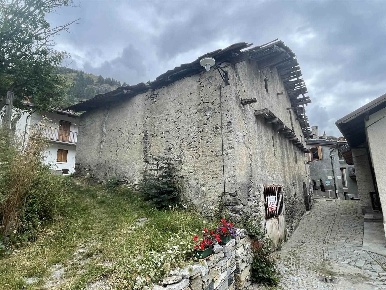 Foto Appartamento a Usseaux di 200 m² con 4 locali in vendita