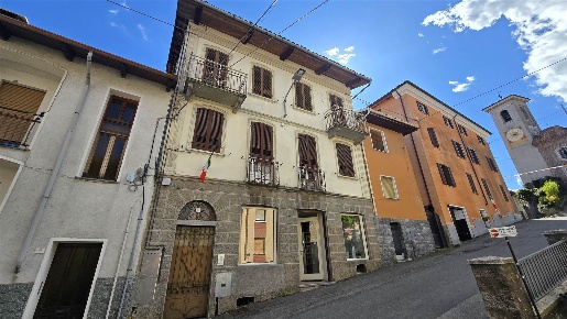 Foto Appartamento in Via IV Novembre 11, Netro Centro di 85 m² con 4 locali