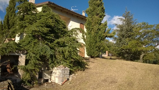 Foto Villa unifamiliare a Serrapetrona Borgiano di 233 m² con 8 locali