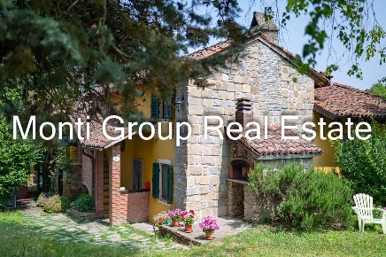 Foto Villa unifamiliare a Trisobbio Centro di 170 m² con 7 locali