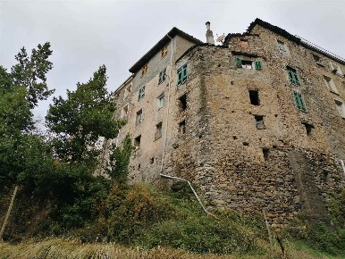 Foto Appartamento a Pigna Buggio di 80 m² con 6 locali in vendita