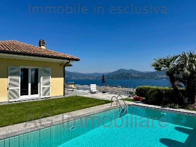 Foto Villa unifamiliare in Via Dumera, Oggebbio di 192 m² con 6 locali