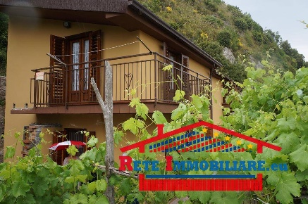 Foto Villa unifamiliare in Via Federici, Domanico Centro di 150 m²