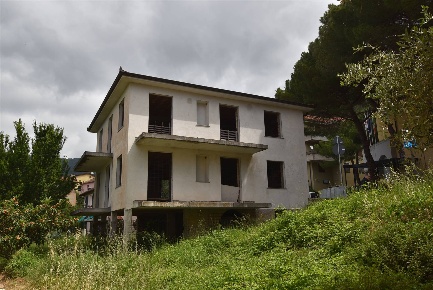 Foto Villa unifamiliare a Chiusanico Centro di 330 m² con 3 locali