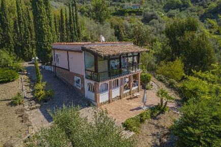Foto Villa unifamiliare a Perinaldo di 120 m² con 5 locali in vendita