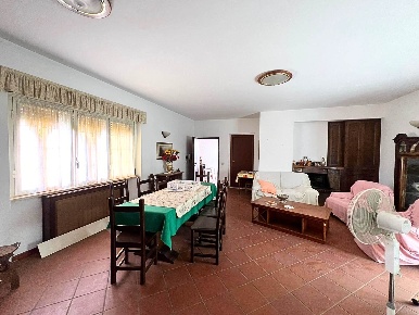 Foto Appartamento in Via Vittorio Veneto 52, Casape di 130 m² con 5 locali