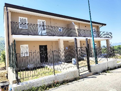 Foto Villa unifamiliare a Salza Irpina di 145 m² con 3 locali in vendita