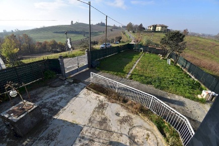 Foto Villa unifamiliare in via Bertola, Belveglio Bricco di 168 m²