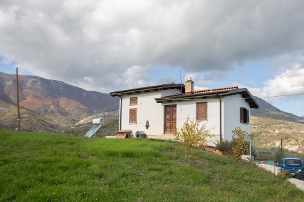 Foto Villa unifamiliare a Vicoli di 118 m² con 3 locali in vendita