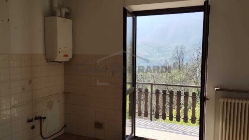 Foto Appartamento in Via Santa Geltrude Comensoli, Rota d'Imagna di 90 m²
