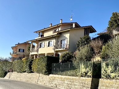 Foto Villa unifamiliare in Via Sotto Gli Orti 3, Montelupo Albese di 370 m²