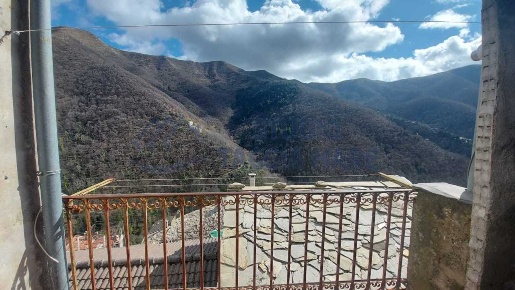 Foto Appartamento in Via Roma 9, Montalto Carpasio di 120 m² con 4 locali