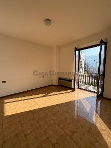Foto Appartamento in Via Santa Geltrude Comensoli, Rota d'Imagna di 75 m²