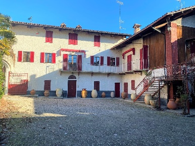 Foto Villa unifamiliare in Via Madonna della Neve 66, Clavesana di 390 m²