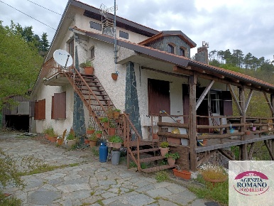 Foto Villa unifamiliare in Frazione Cimaferle 68, Ponzone di 137 m²