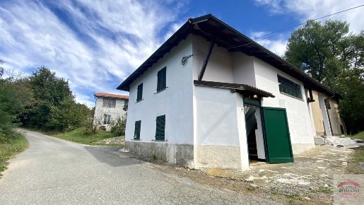 Foto Appartamento a Giusvalla Centro di 180 m² con 8 locali in vendita