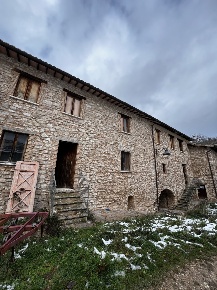 Foto Appartamento in Via Folignate 1, Visso Centro di 70 m² con 3 locali