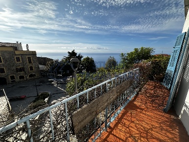 Foto Appartamento in Via della Repubblica, Costarainera Centro di 120 m²