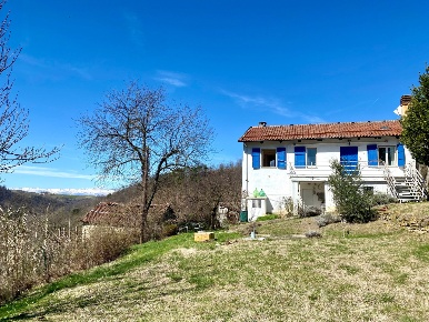 Foto Villa singola in Piazza dei Martiri 3, Somano di 200 m² con 5 locali