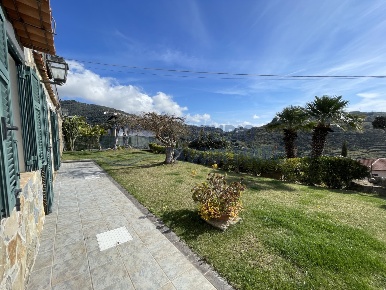 Foto Villa unifamiliare in Via Mazzini, Pompeiana Centro di 170 m²