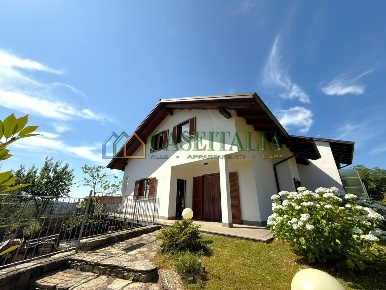 Foto Villa unifamiliare a Rueglio di 150 m² con 7 locali in vendita