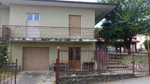 Foto Appartamento a Bore di 120 m² con 7 locali in vendita