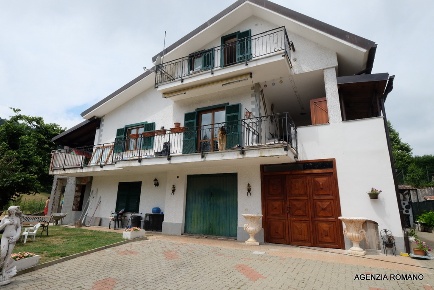 Foto Villa bifamiliare a Pontinvrea Centro di 260 m² con 12 locali