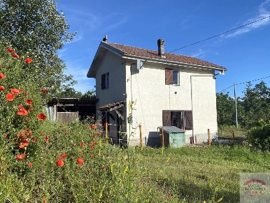 Foto Villa unifamiliare a Mioglia Centro di 80 m² con 5 locali in vendita
