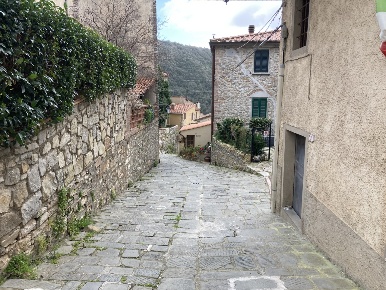 Foto Appartamento in Via di Castagneto 37, Sassetta di 104 m² con 5 locali