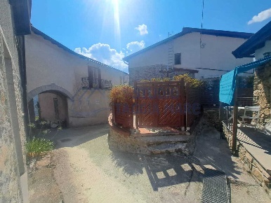 Foto Appartamento in Via IV Novembre, Molini di Triora Andagna di 200 m²