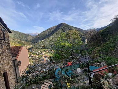 Foto Appartamento in Via Castello, Montalto Carpasio di 120 m² con 6 locali