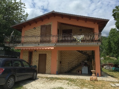 Foto Villa unifamiliare a Civitella Messer Raimondo di 200 m² con 8 locali